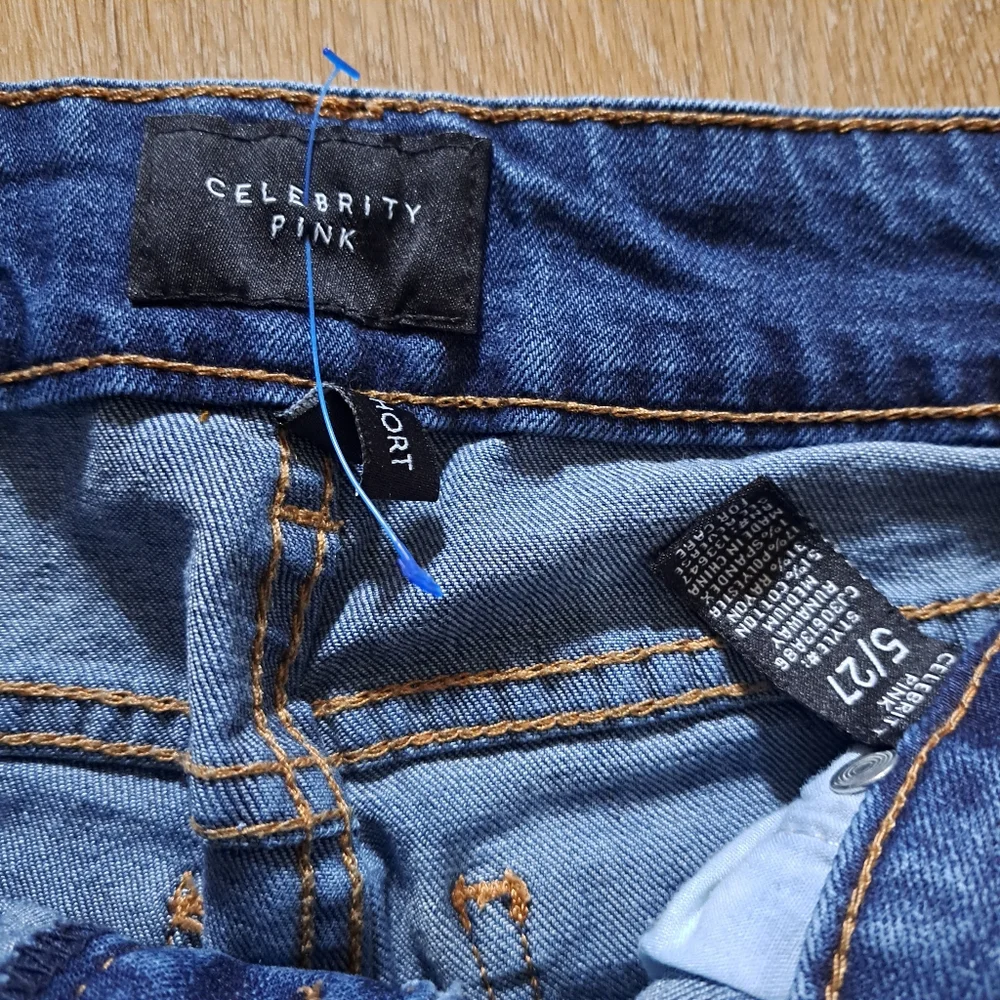Celebrity Pink Runaway Blue Denim Distressed Shorts Cuffs Women's Size 5 / 27